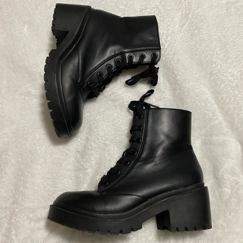 Combat boots